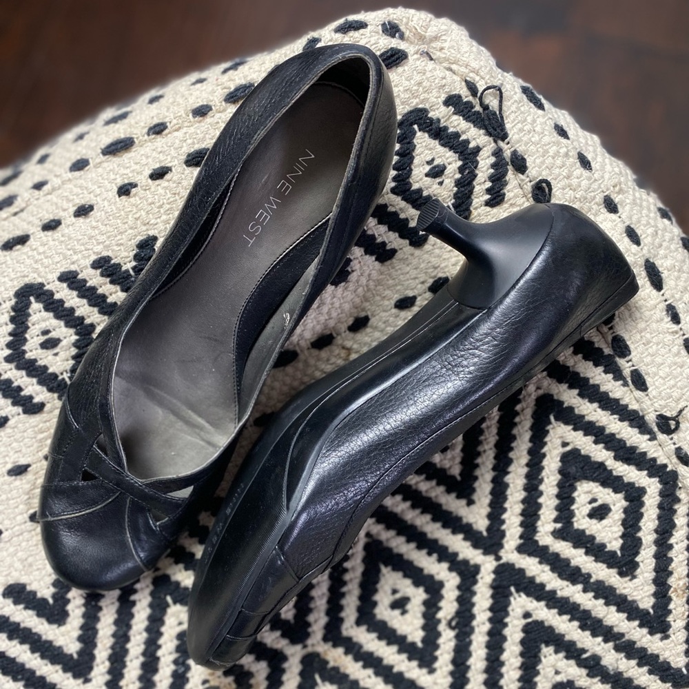 NINE WEST kitten heel.
